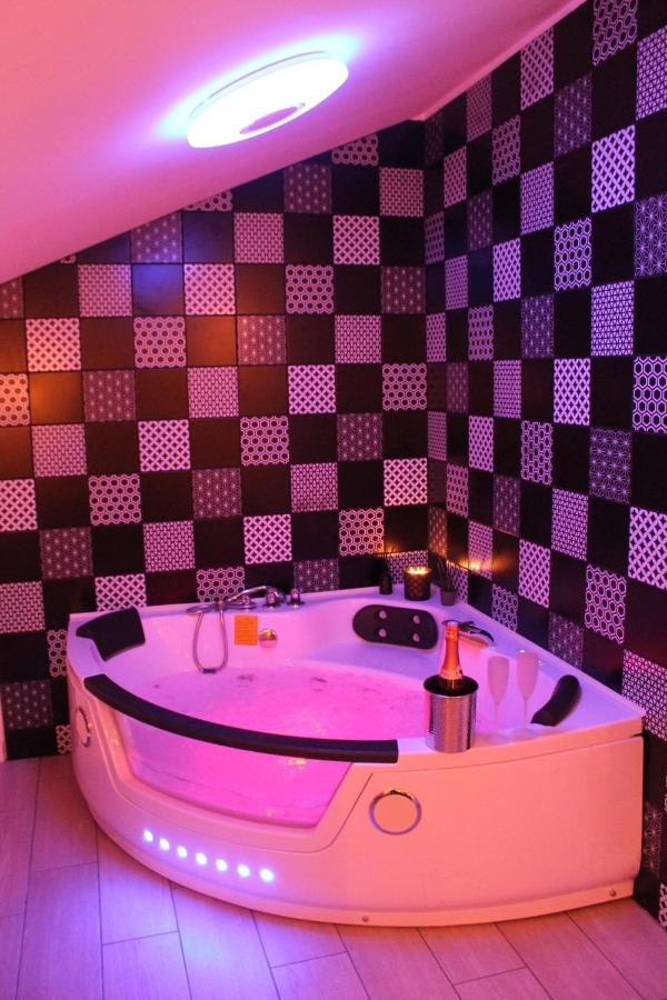 Le Logis Du Bien-Etre, Balneo & Sauna Dans Chambre 베르통 외부 사진